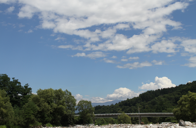 篠沢大滝キャンプ場横の河原の風景